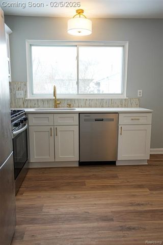 5783 Williamsburg Court, Waterford, MI 48327