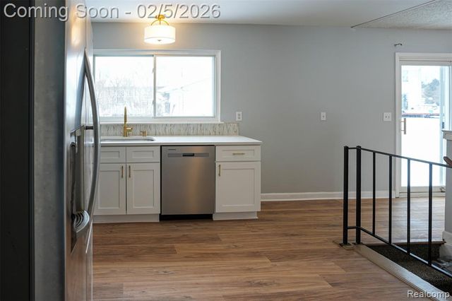 5783 Williamsburg Court, Waterford, MI 48327