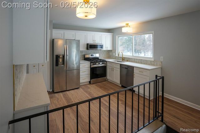 5783 Williamsburg Court, Waterford, MI 48327