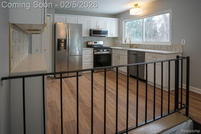 5783 Williamsburg Court, Waterford, MI 48327