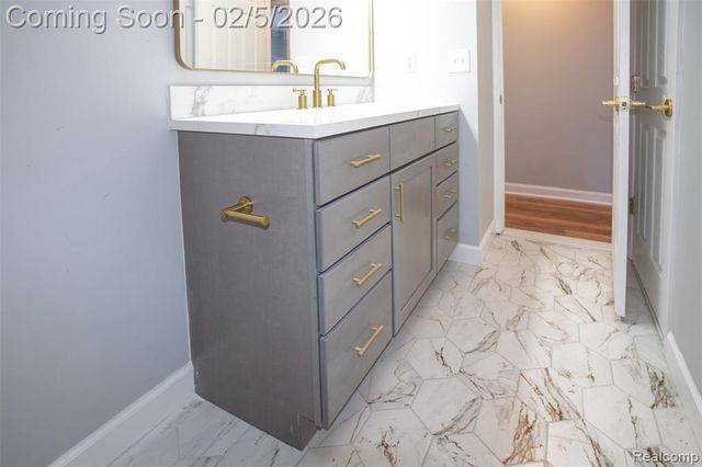 5783 Williamsburg Court, Waterford, MI 48327