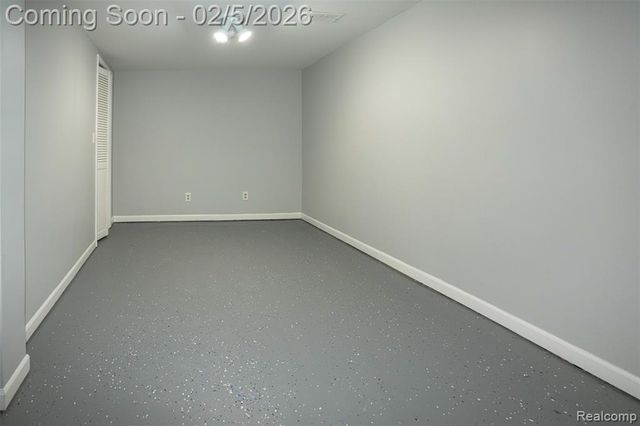 5783 Williamsburg Court, Waterford, MI 48327