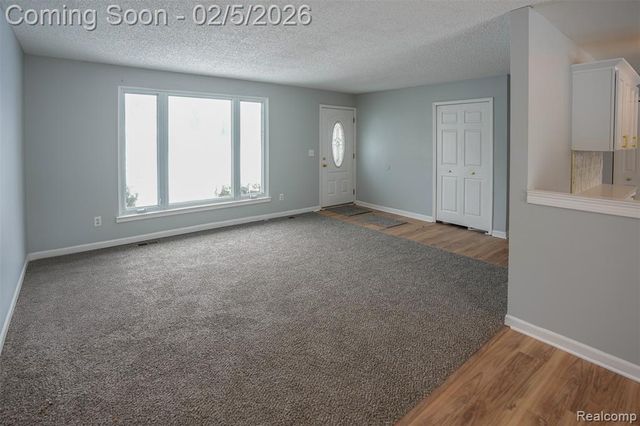 5783 Williamsburg Court, Waterford, MI 48327