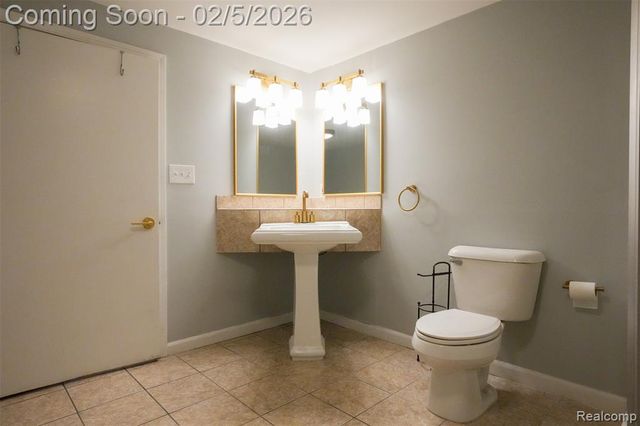 5783 Williamsburg Court, Waterford, MI 48327