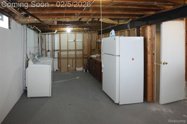 5783 Williamsburg Court, Waterford, MI 48327