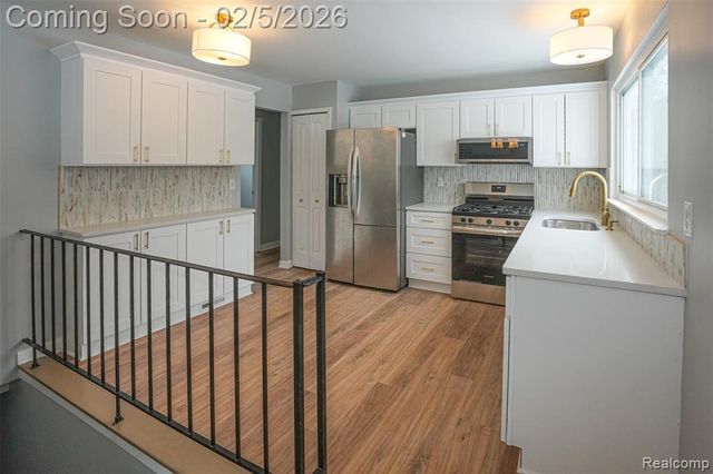 5783 Williamsburg Court, Waterford, MI 48327