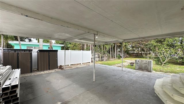 119 SW 8th Ave, Boynton Beach, FL 33435