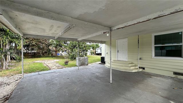 119 SW 8th Ave, Boynton Beach, FL 33435