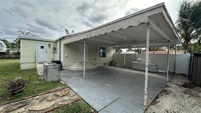 119 SW 8th Ave, Boynton Beach, FL 33435