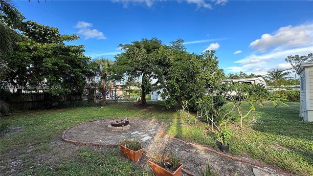 119 SW 8th Ave, Boynton Beach, FL 33435
