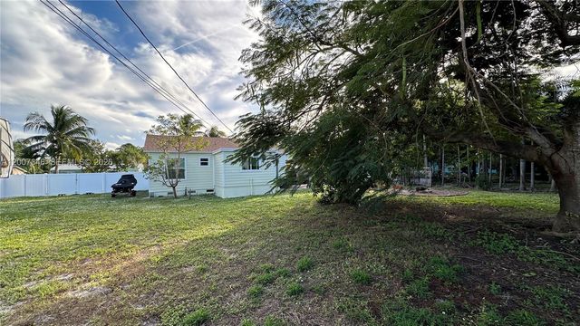 119 SW 8th Ave, Boynton Beach, FL 33435