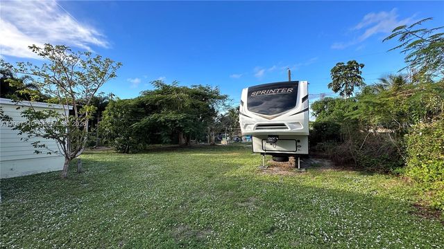 119 SW 8th Ave, Boynton Beach, FL 33435