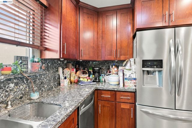 22 John Glenn Cir, Daly City, CA 94015