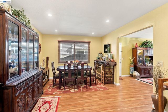 22 John Glenn Cir, Daly City, CA 94015