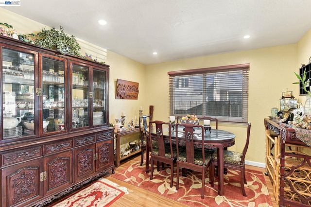 22 John Glenn Cir, Daly City, CA 94015