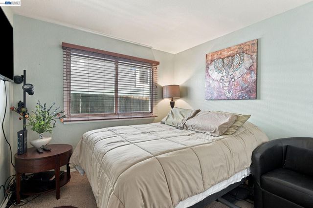 22 John Glenn Cir, Daly City, CA 94015