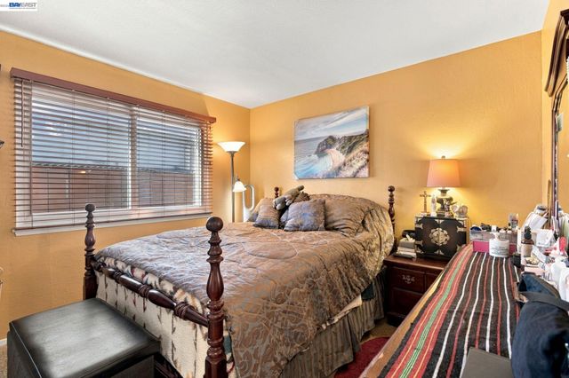 22 John Glenn Cir, Daly City, CA 94015