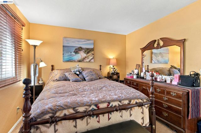 22 John Glenn Cir, Daly City, CA 94015