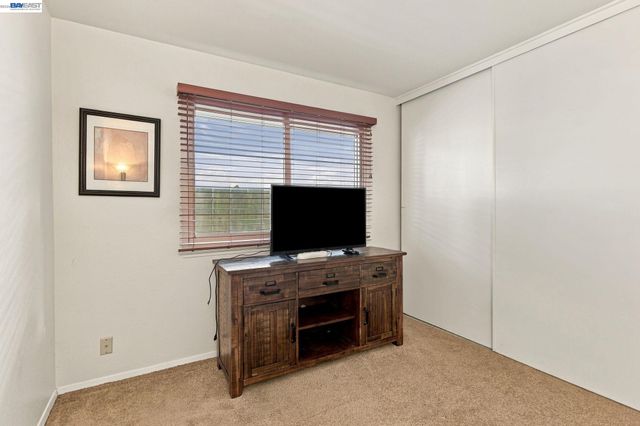 22 John Glenn Cir, Daly City, CA 94015