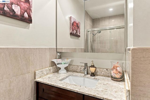 22 John Glenn Cir, Daly City, CA 94015