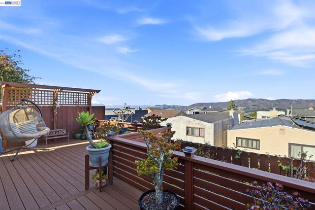 22 John Glenn Cir, Daly City, CA 94015