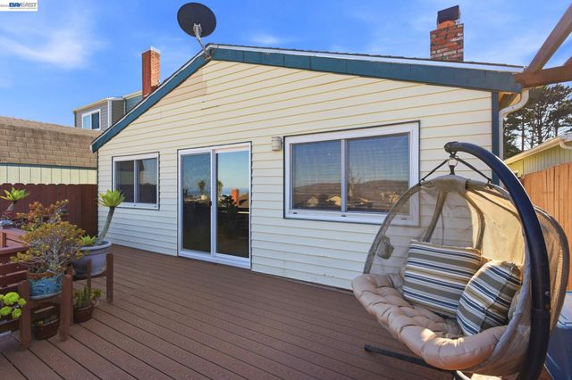 22 John Glenn Cir, Daly City, CA 94015