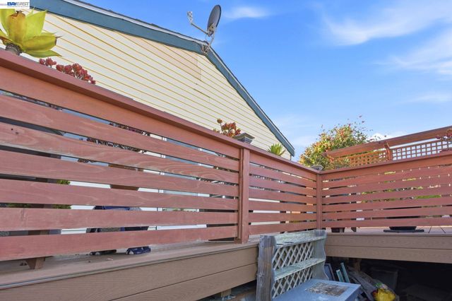 22 John Glenn Cir, Daly City, CA 94015