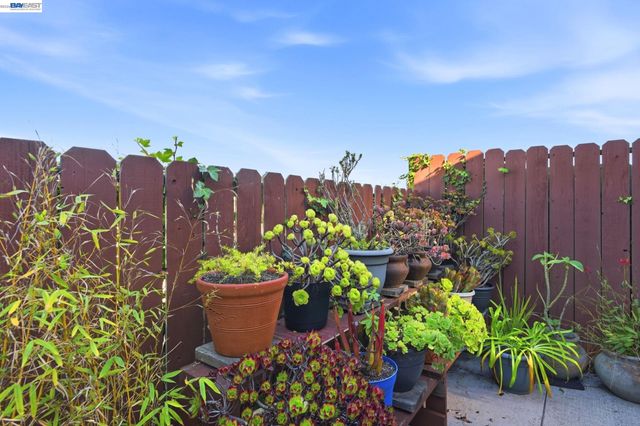 22 John Glenn Cir, Daly City, CA 94015