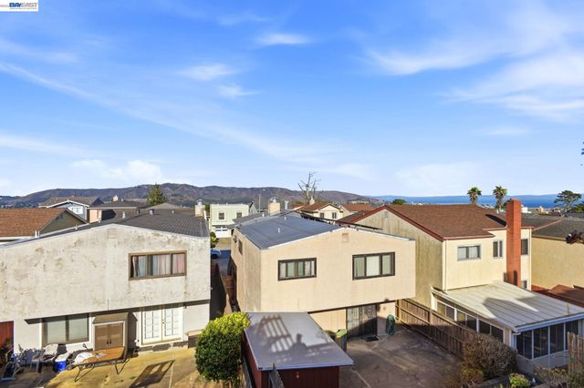 22 John Glenn Cir, Daly City, CA 94015