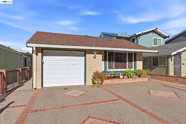 22 John Glenn Cir, Daly City, CA 94015