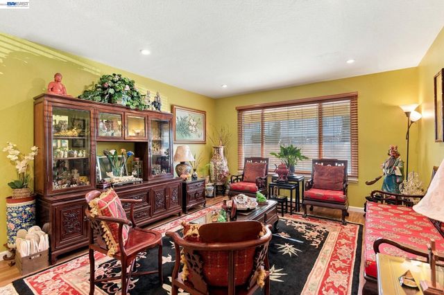22 John Glenn Cir, Daly City, CA 94015