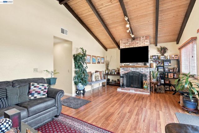 22 John Glenn Cir, Daly City, CA 94015