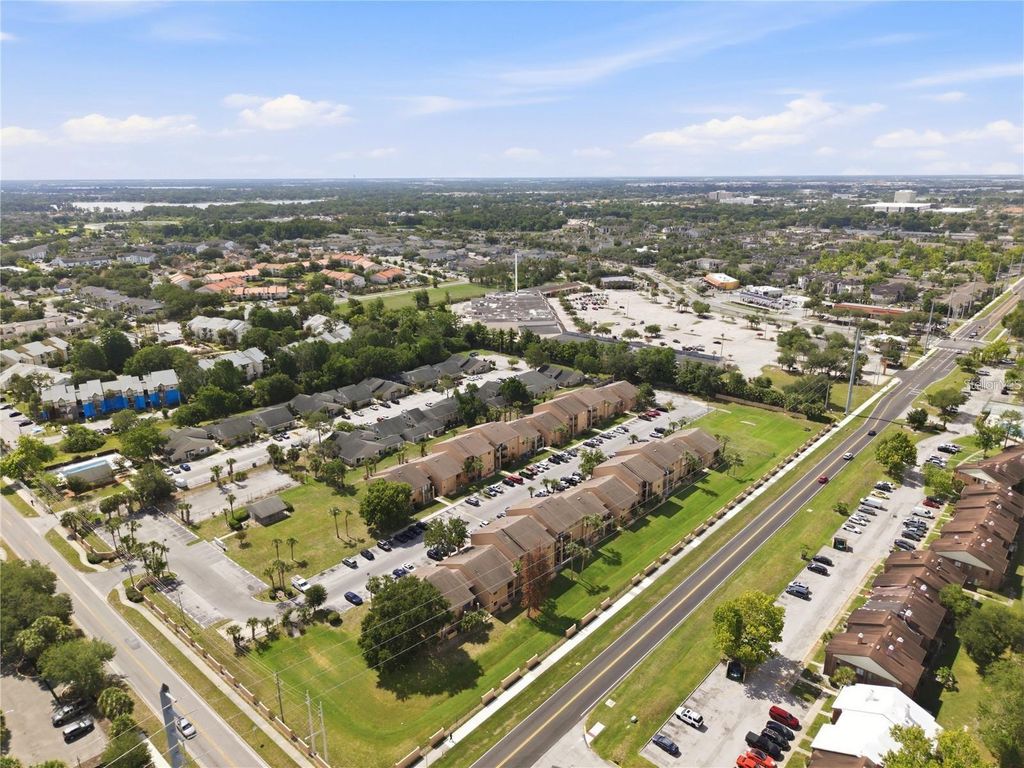 Image 31 of property listing at 5219 VIA HACIENDA CIRCLE B111, Orlando, FL 32839