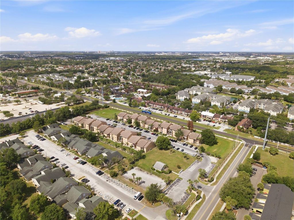 Image 33 of property listing at 5219 VIA HACIENDA CIRCLE B111, Orlando, FL 32839