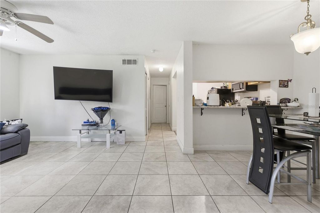 Image 6 of property listing at 5219 VIA HACIENDA CIRCLE B111, Orlando, FL 32839