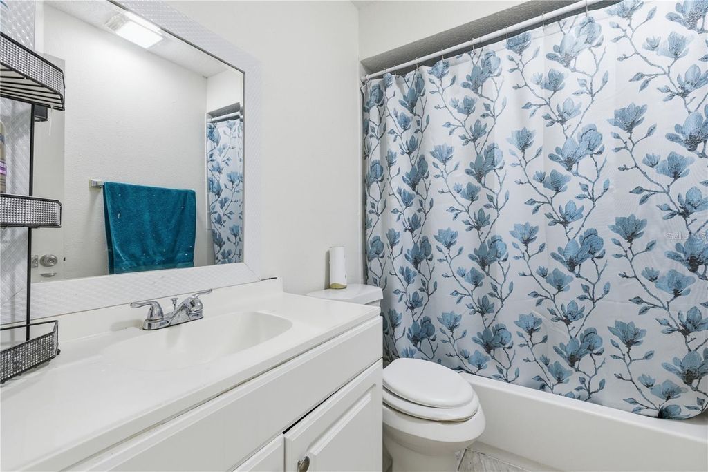 Image 10 of property listing at 5219 VIA HACIENDA CIRCLE B111, Orlando, FL 32839