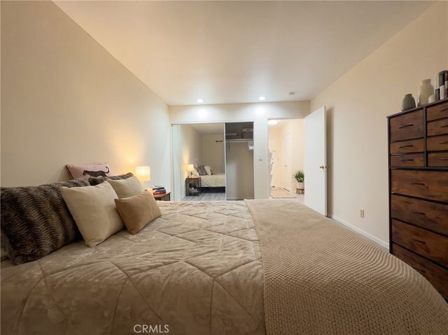 6815 Remmet 219, Canoga Park, CA 91303