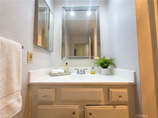 6815 Remmet 219, Canoga Park, CA 91303