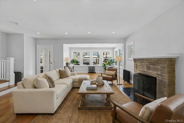 10973 200th Street, Saint Albans, NY 11412