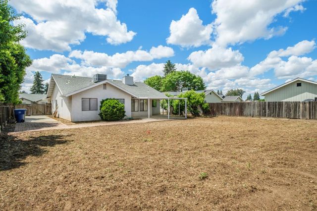 2313 Palo Alto Avenue, Clovis, CA 93611