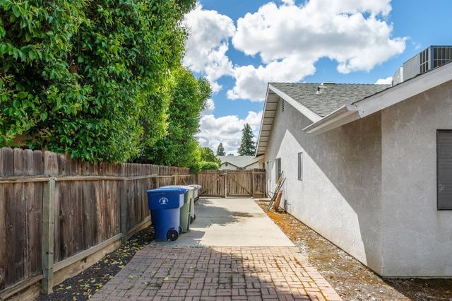 2313 Palo Alto Avenue, Clovis, CA 93611