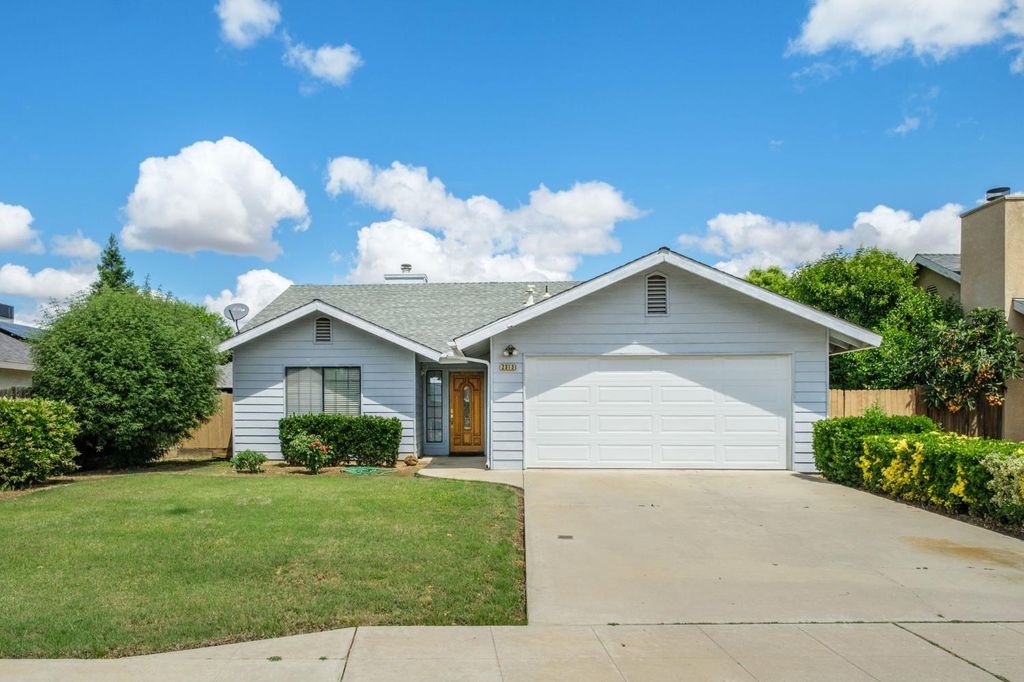 Image 1 of property listing at 2313 Palo Alto Avenue, Clovis, CA 93611