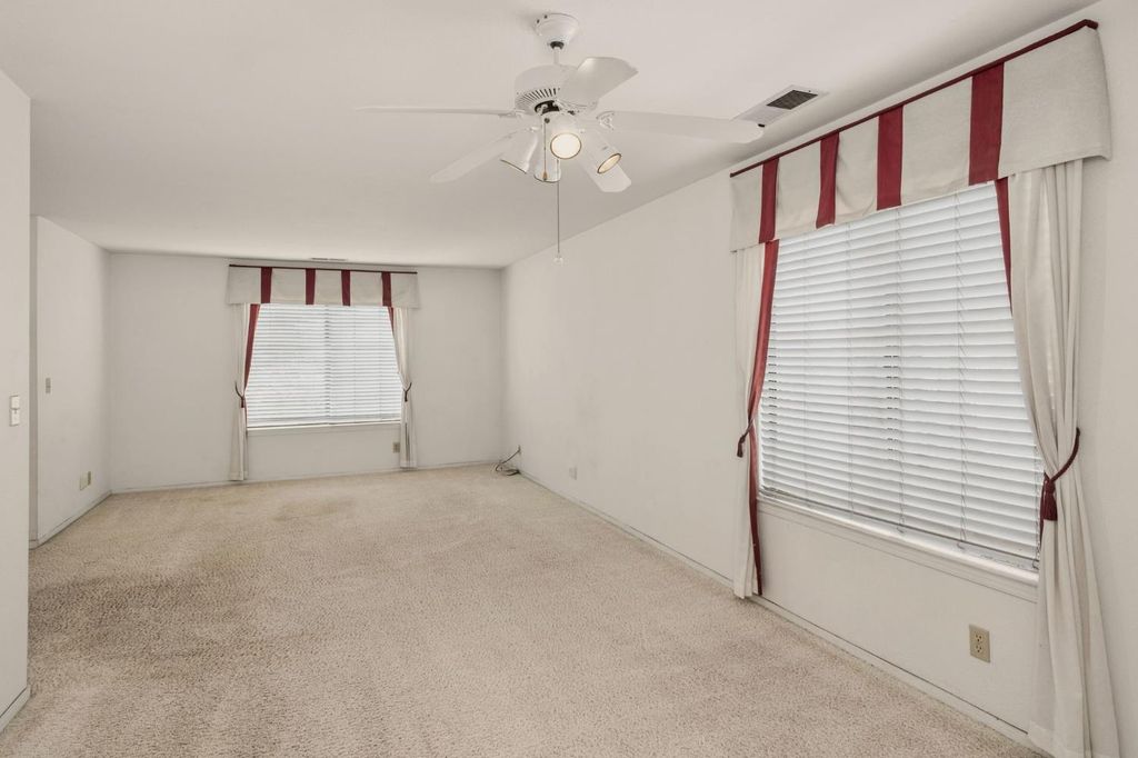 Image 11 of property listing at 2313 Palo Alto Avenue, Clovis, CA 93611