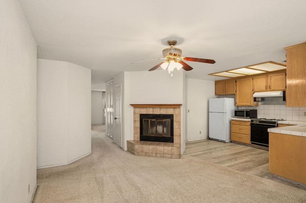 Image 13 of property listing at 2313 Palo Alto Avenue, Clovis, CA 93611