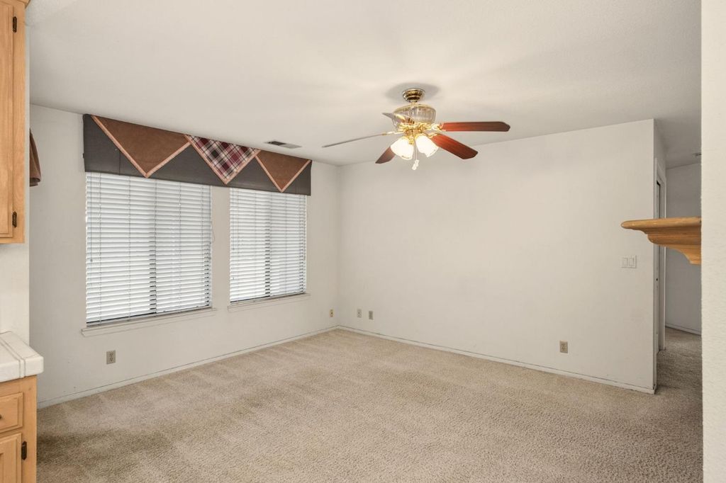 Image 15 of property listing at 2313 Palo Alto Avenue, Clovis, CA 93611