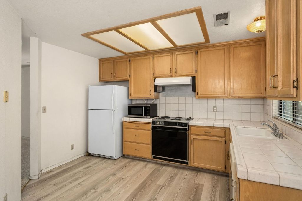 Image 17 of property listing at 2313 Palo Alto Avenue, Clovis, CA 93611