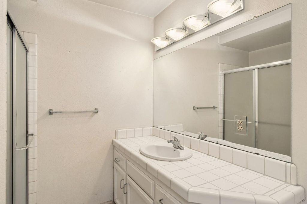Image 20 of property listing at 2313 Palo Alto Avenue, Clovis, CA 93611