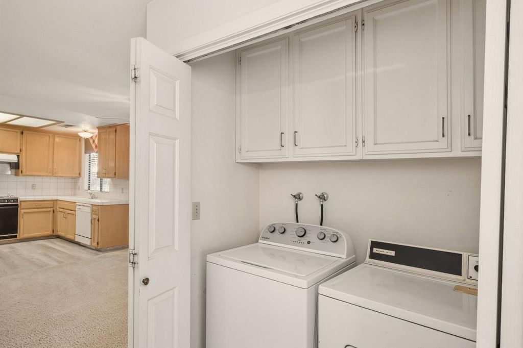 Image 27 of property listing at 2313 Palo Alto Avenue, Clovis, CA 93611