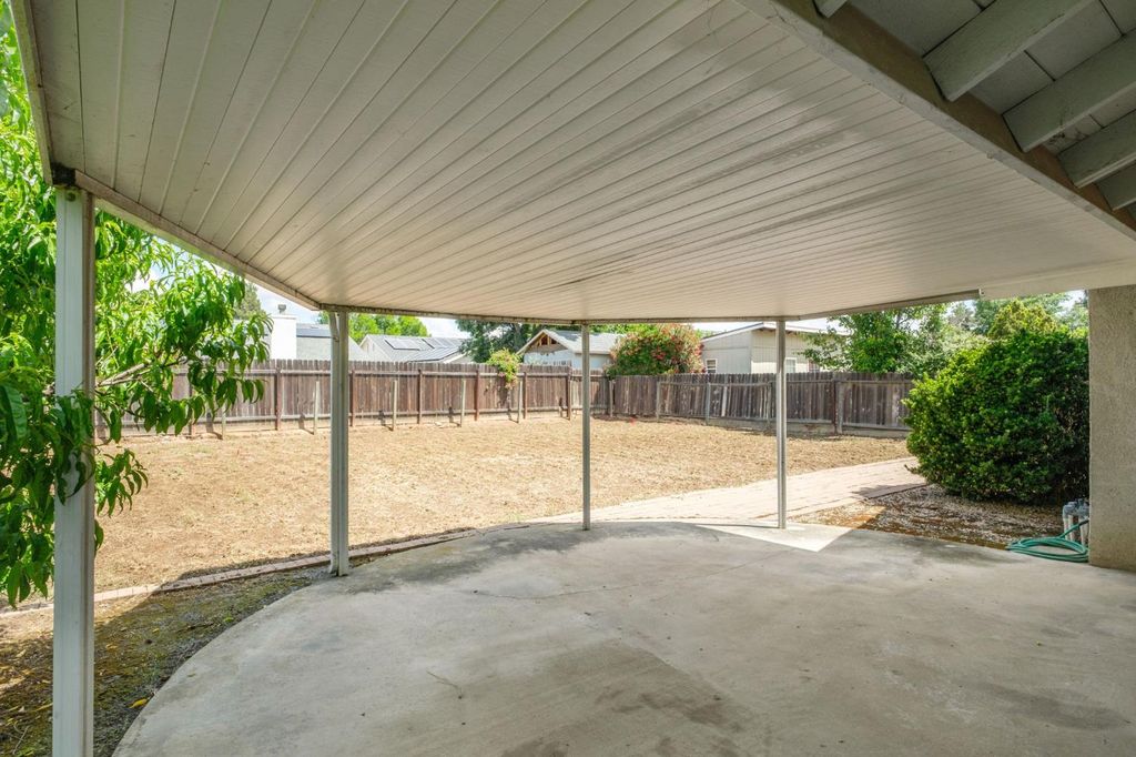 Image 28 of property listing at 2313 Palo Alto Avenue, Clovis, CA 93611
