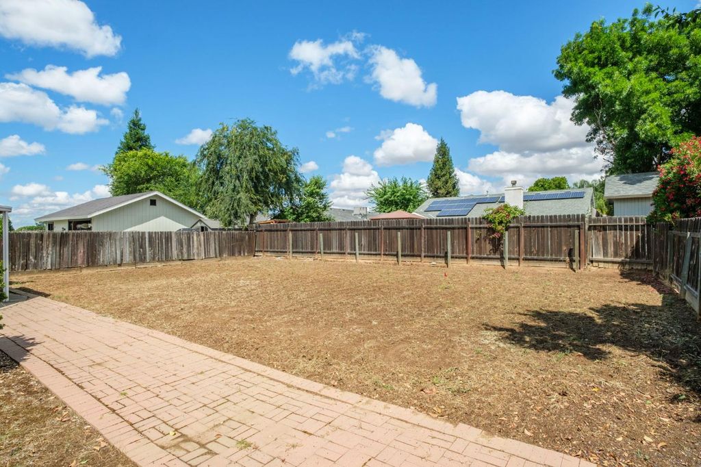 Image 30 of property listing at 2313 Palo Alto Avenue, Clovis, CA 93611
